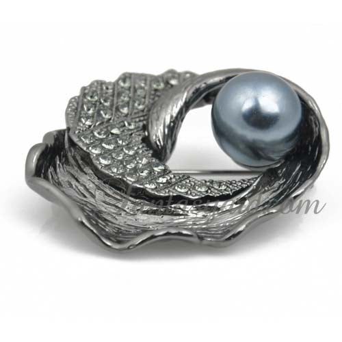 Austrian Rhinestone Shell Pin Brooch with Black Pearl